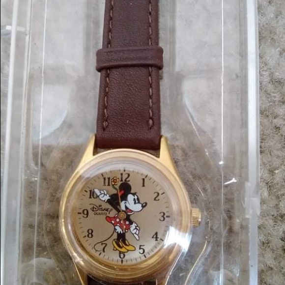 🤶NEW!!🎅 Mini Mouse Watch - Picture 3 of 5